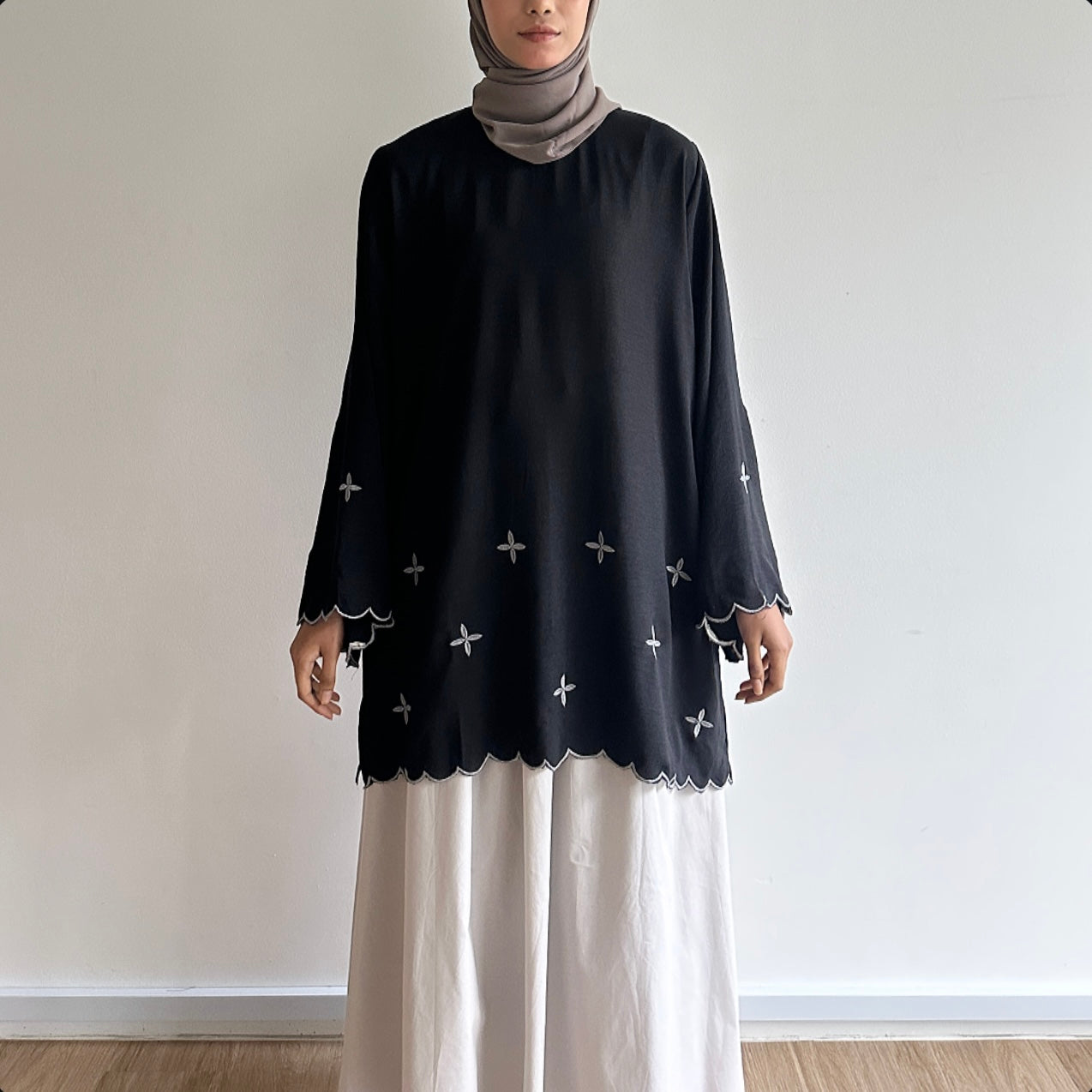 Elena sulam tunic