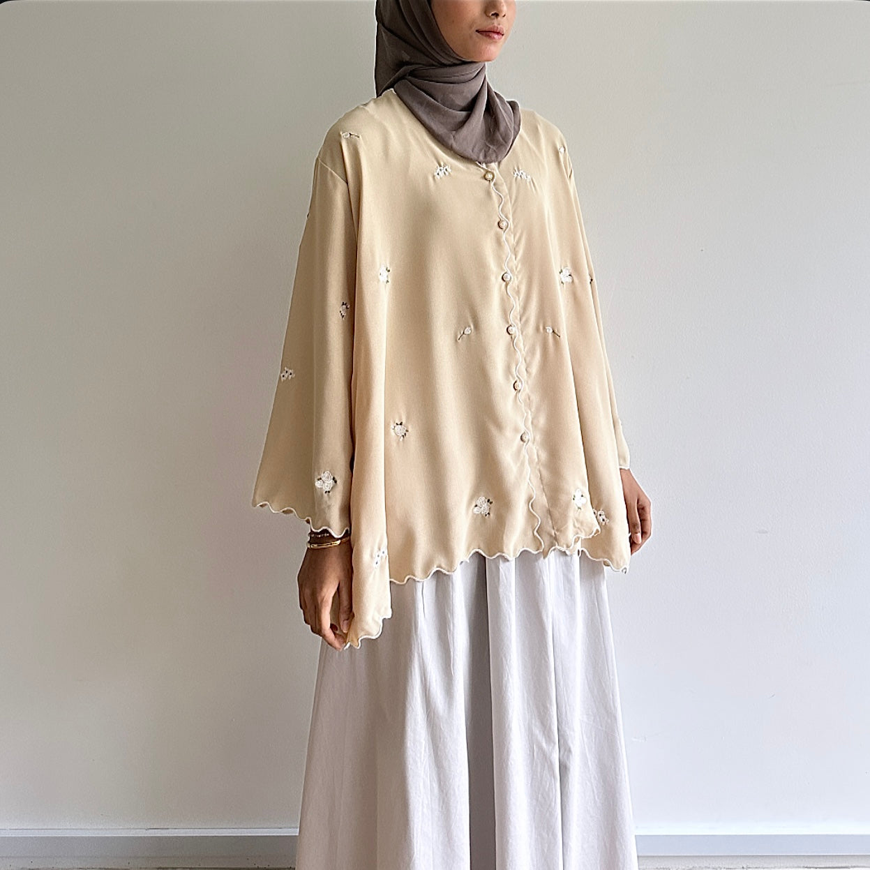 Aura sulam blouse