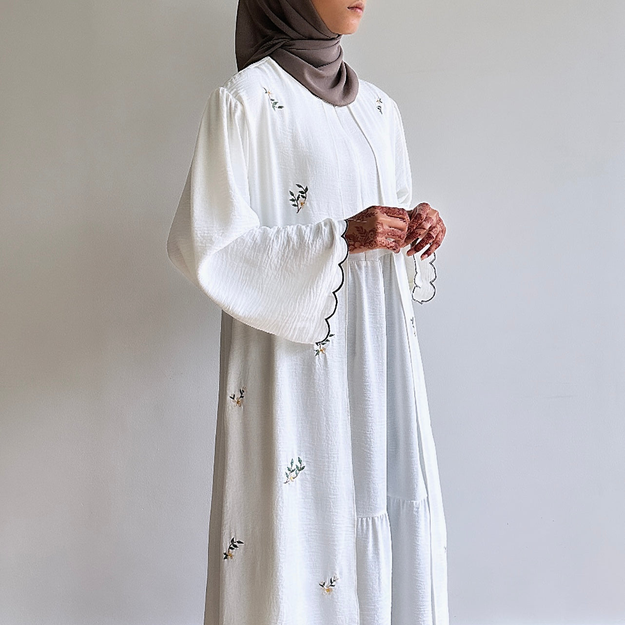 Luna sulam abaya