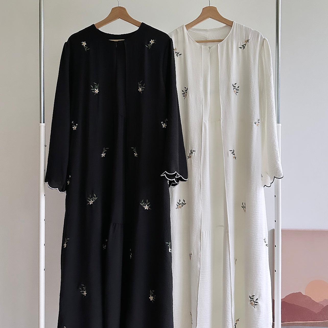 Luna sulam abaya