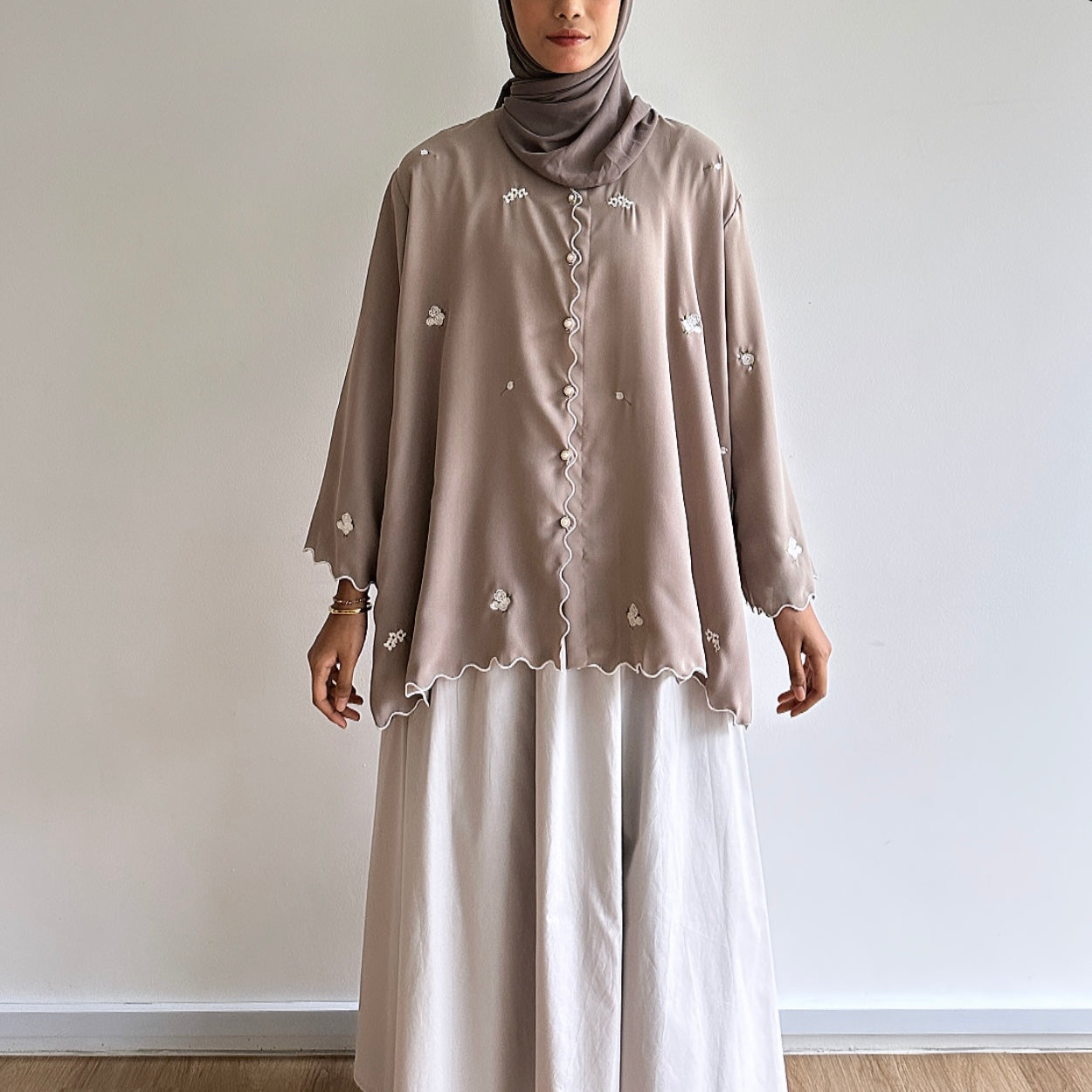 Aura sulam blouse