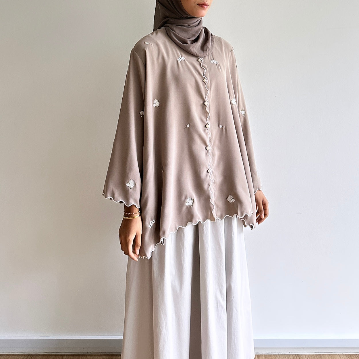 Aura sulam blouse