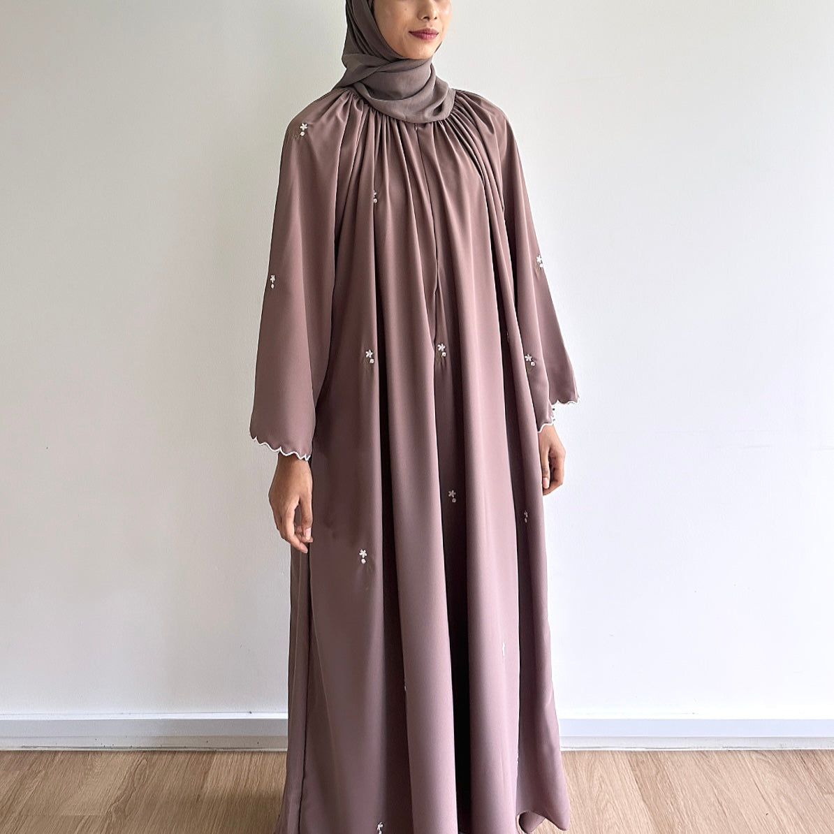 Aryana sulam abaya