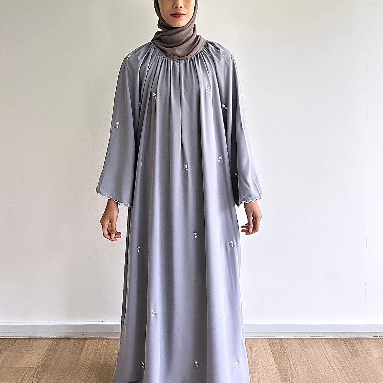 Aryana sulam abaya