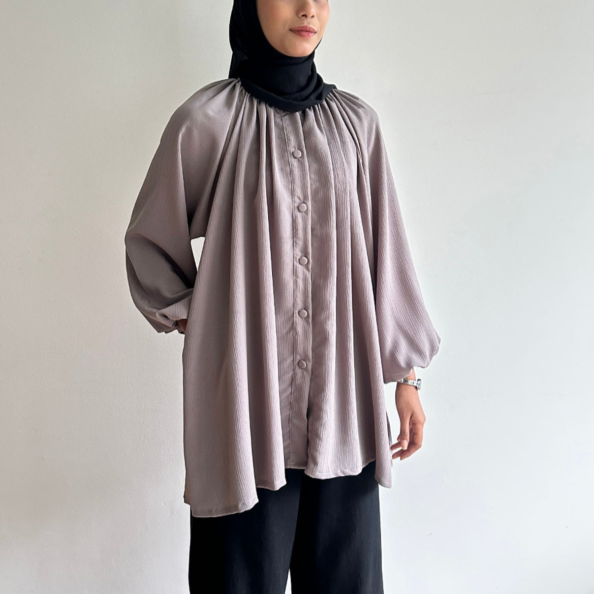 Della raglan blouse
