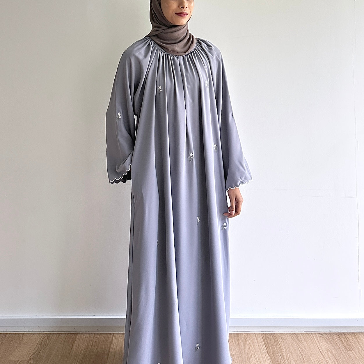 Aryana sulam abaya