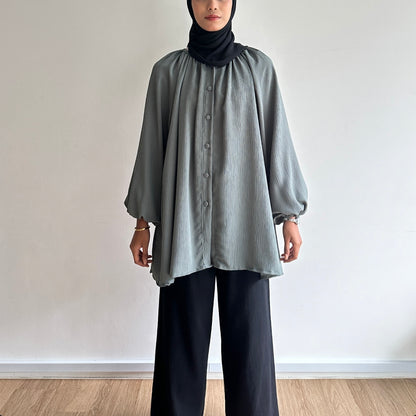 Della raglan blouse