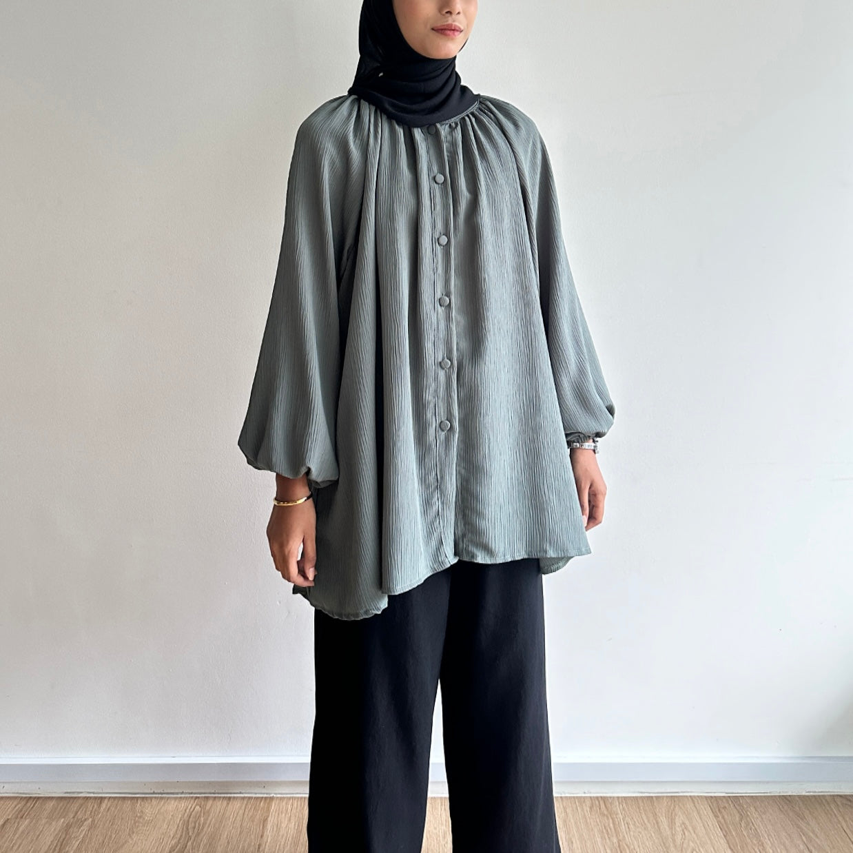 Della raglan blouse