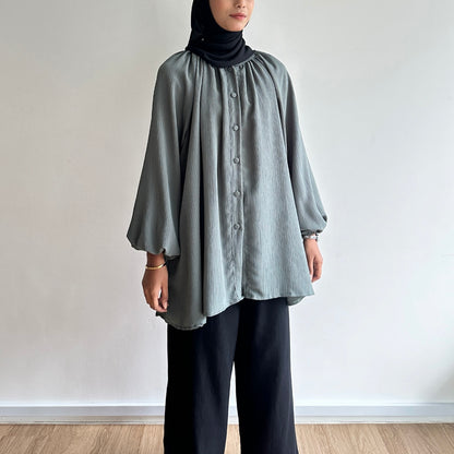 Della raglan blouse