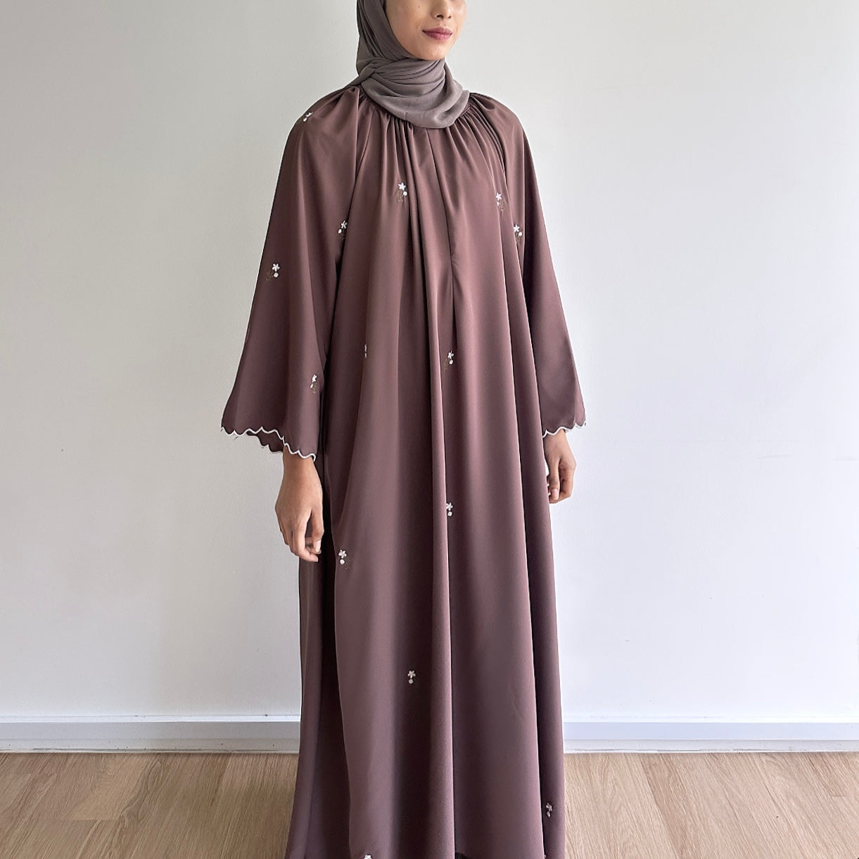 Aryana sulam abaya