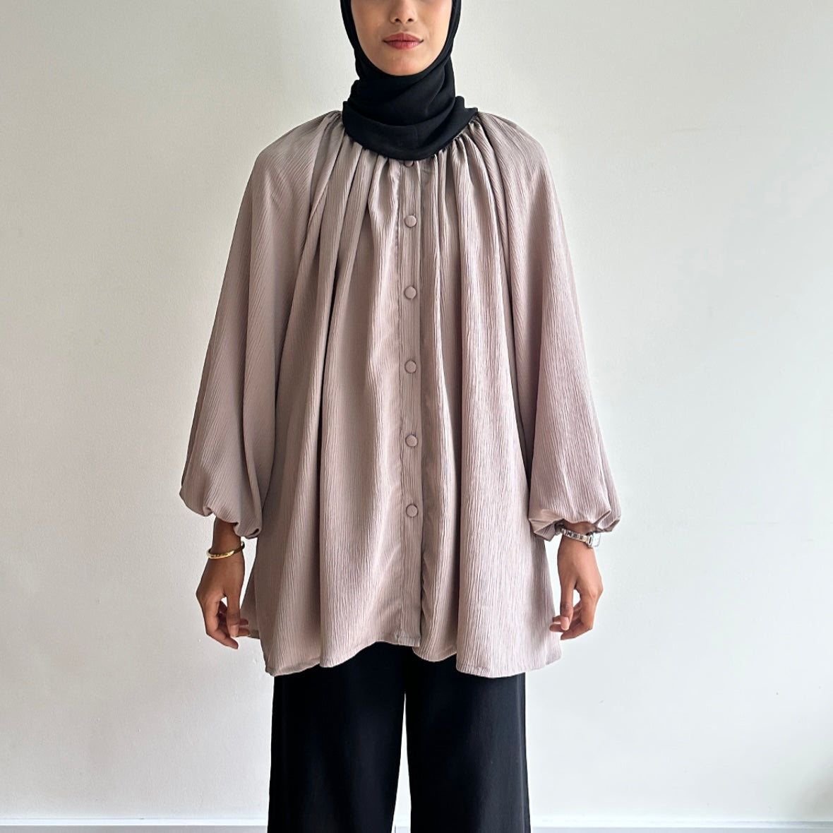 Della raglan blouse