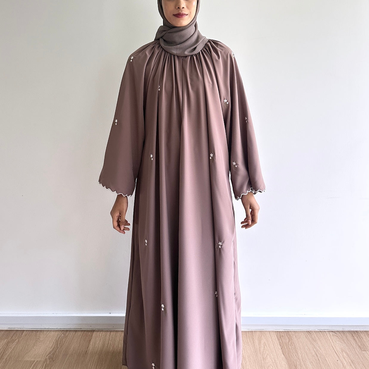 Aryana sulam abaya