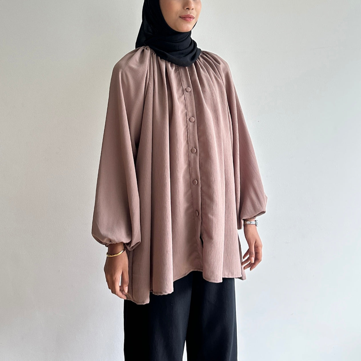 Della raglan blouse