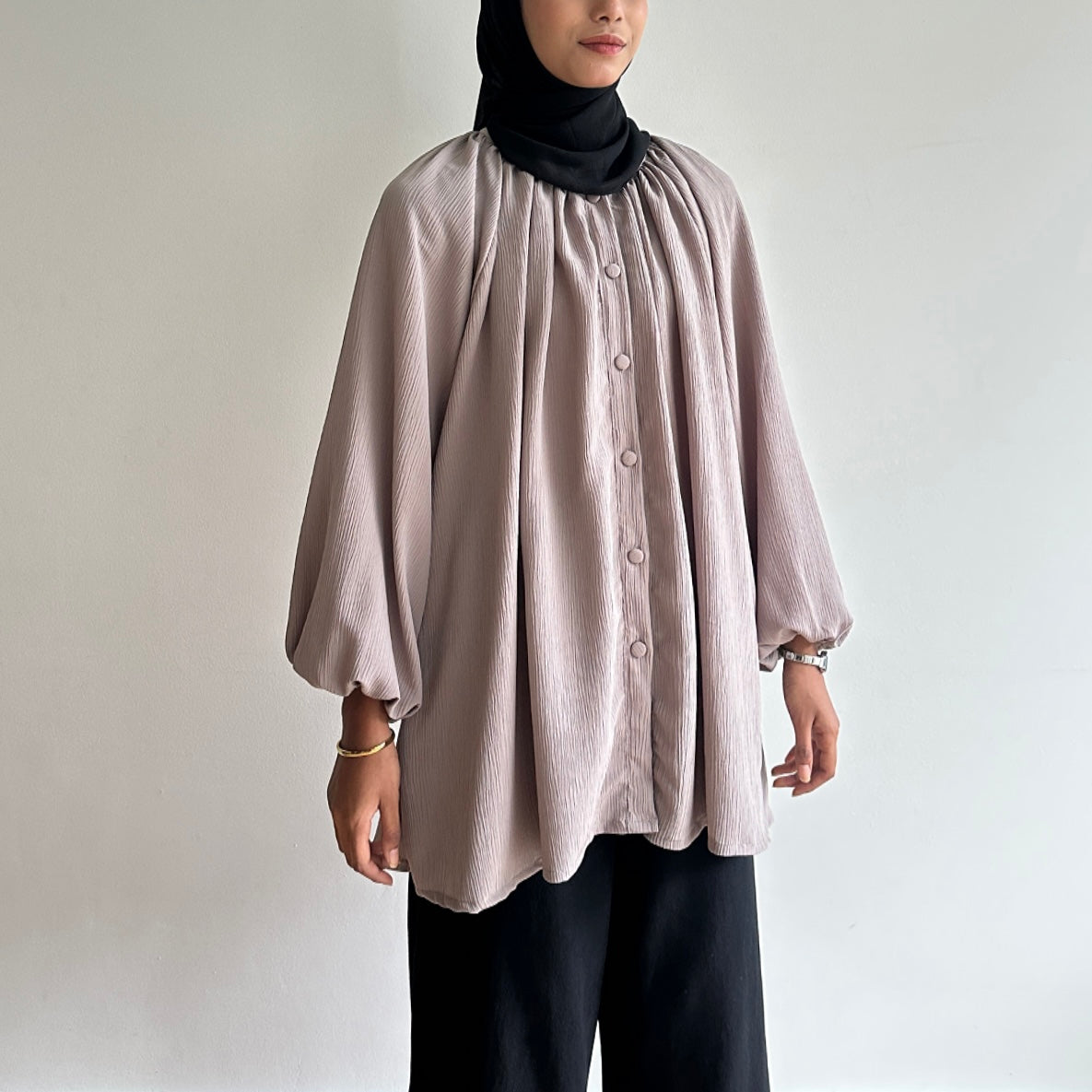 Della raglan blouse