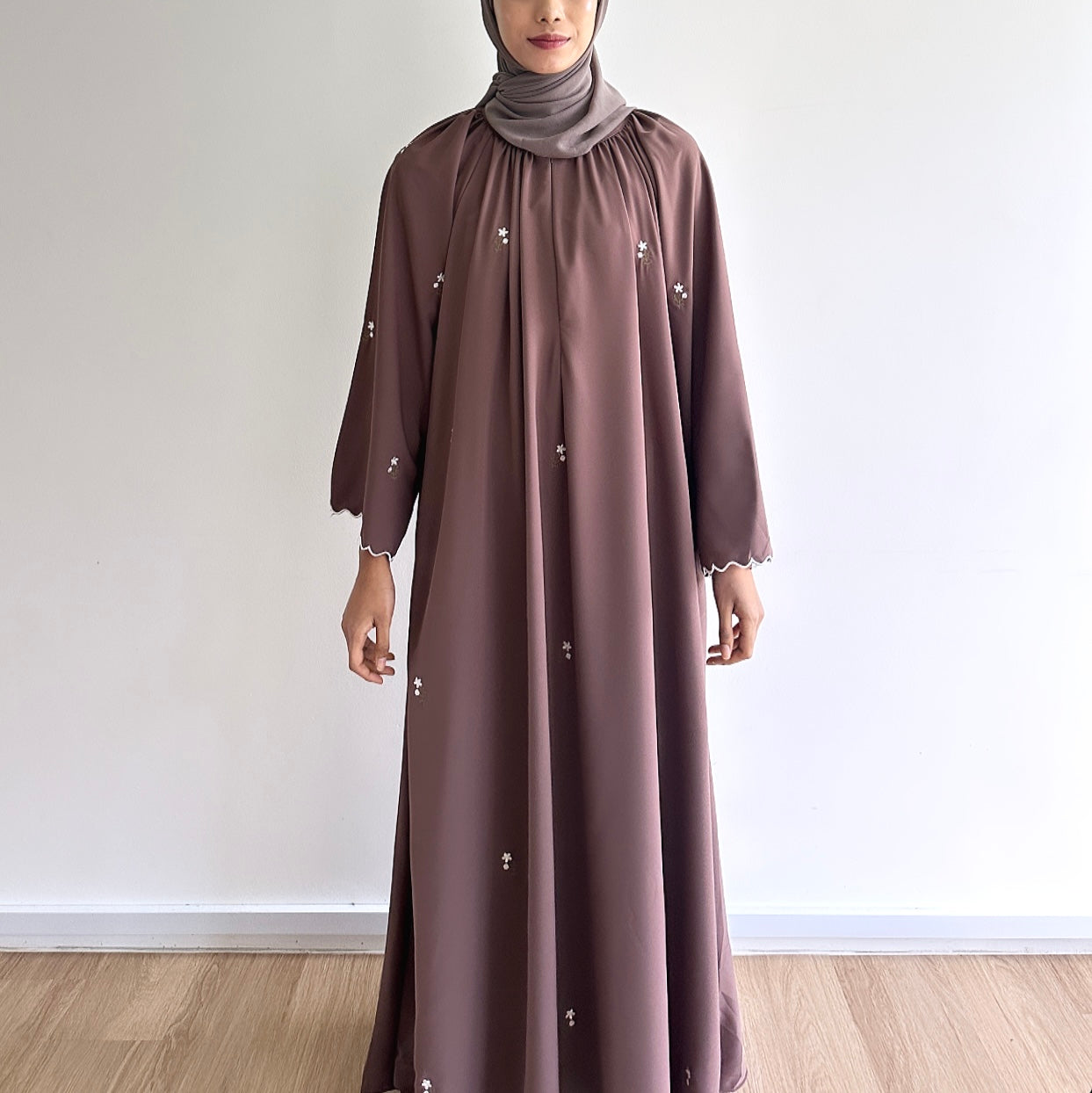 Aryana sulam abaya
