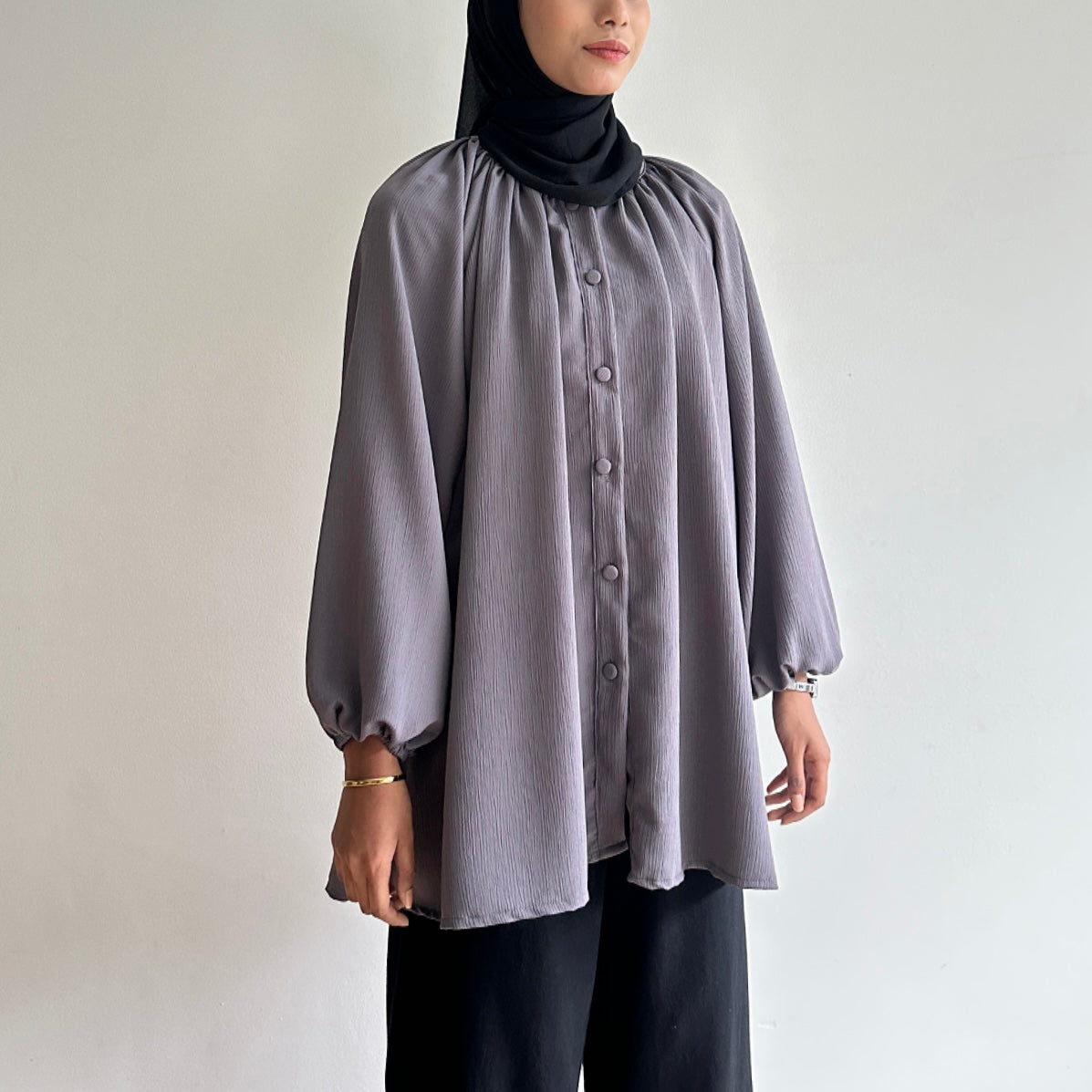 Della raglan blouse